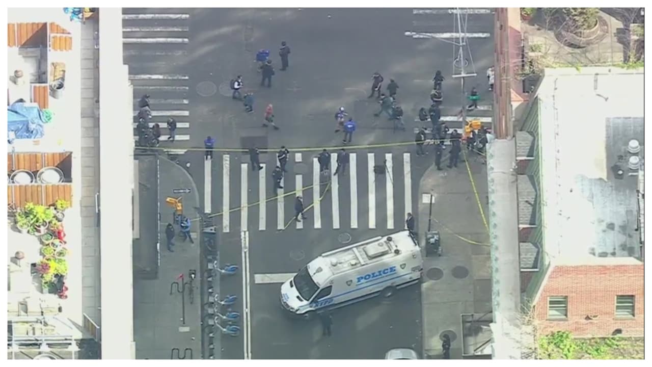 Tiroteo frente a una óptica en Chelsea: muere un hombre que enfrentó a la Policía, según las autoridades
