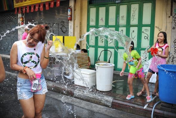 Normalmente, durante el día 13 de abril los tailandeses cocinan por la mañana deliciosos platos que serán degustados durante las ceremonias religiosas.