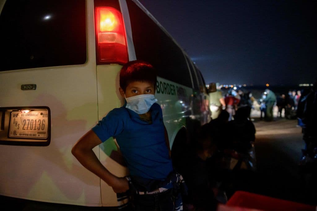 Más de 1,000 niños inmigrantes serán enviados a refugios en la frontera norte
