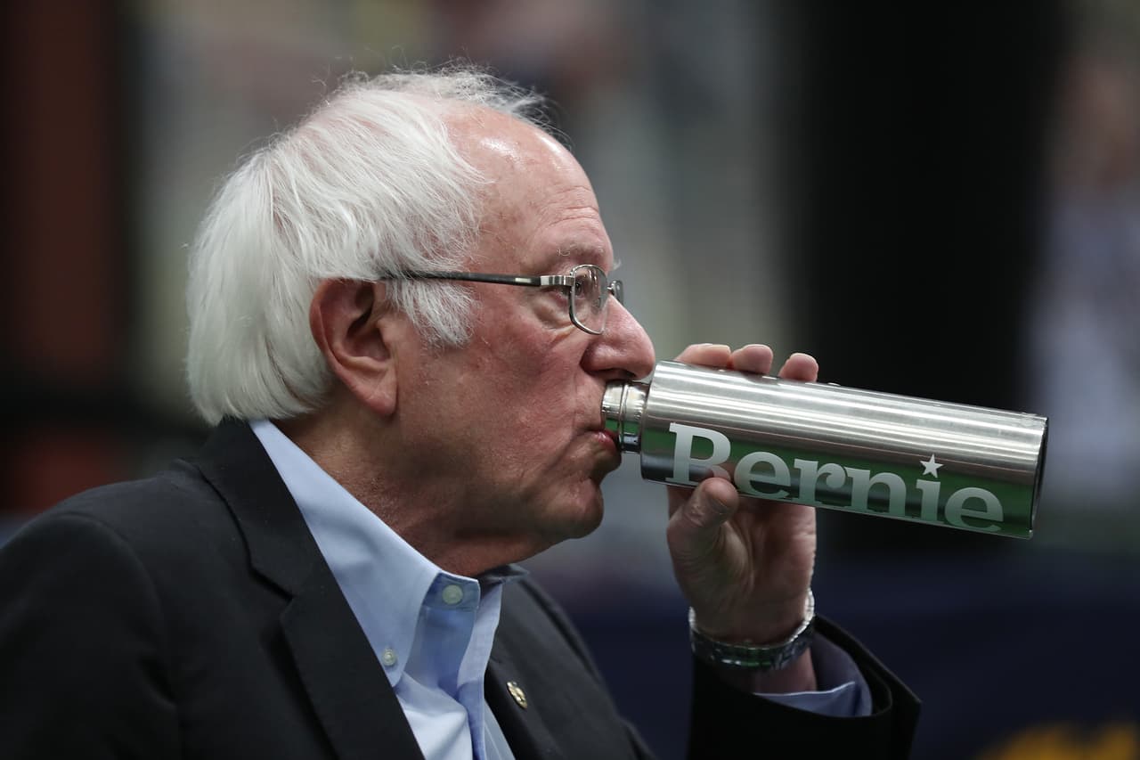 <b>Bernie Sanders. </b>Se autodenomina social demócrata y
<b> </b>durante la campaña ha expuesto las ideas progresistas que lo conectan con el ala de votantes más radical.
<b> </b>El supermartes es la fecha matemáticamente más importante del ciclo de primarias, hay 1,357 delegados en juego. El senador por Vermont llega a la cabeza del grupo, con 58 delegados.
<a href="https://www.univision.com/noticias/elecciones-en-eeuu-2020/resultados-de-las-primarias-y-caucus-en-estados-unidos-carolina-del-sur"> <b>Vea aquí los Resultados de las primarias y caucus en Estados Unidos</b></a>.