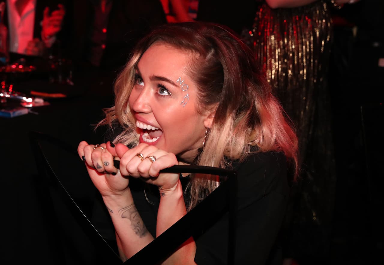 Así dejó a Miley Cyrus la presentación de su hermana Noah.