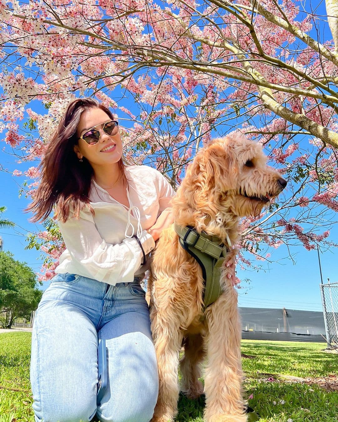 Bruno Ponce-Banda es la mascota de la pareja de famosos. El 19 de septiembre de 2021, la conductora lo presentó como un integrante más del hogar que formó hace dos años cuando se casó por el civil con el actor y presentador puerorriqueño.