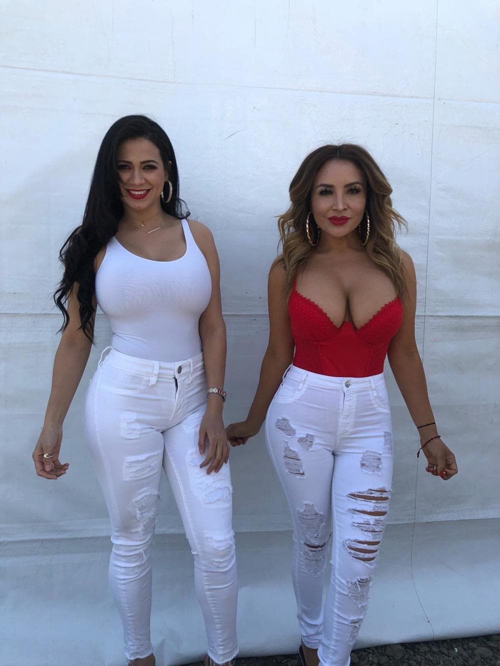 Desde entoces, varias veces hemos visto a las locutoras juntas en diferentes eventos, como en un 'Festival del Cinco de Mayo' en la Bahía.