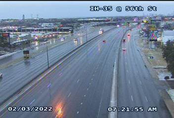 El clima invernal crea condiciones de manejo impredecibles, por lo que autoridades del Departamento de Transportación de Texas recomiendan a los texanos mantenerse alejados de las carreteras.