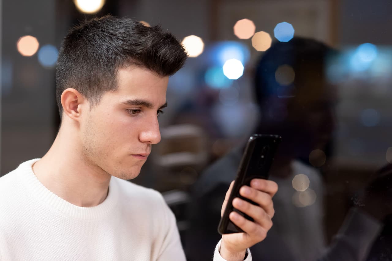 Mediante los grupos se puede saber quién ya leyó el mensaje, sin excepciones.