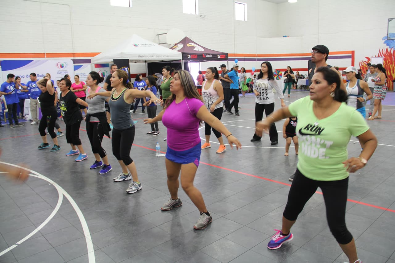 Unas 300 personas asistieron a la feria “Camino a la Salud’, donde se hicieron exámenes gratis, bailaron Zumba y conocieron a la carismática Cecilia Ramírez Harris de Primer Impacto.
