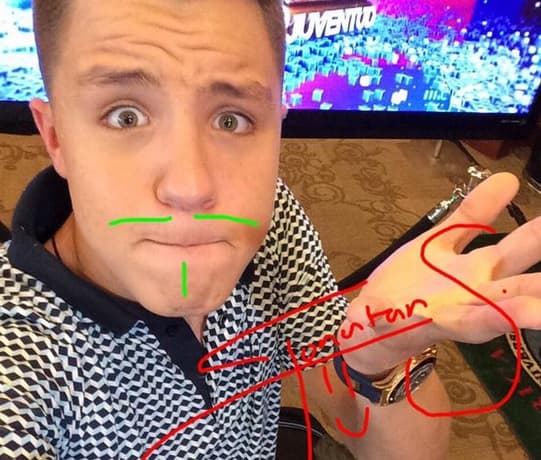 Seguro Jonatan Sánchez no olvidará lo bien que la pasó en Premios Juventud. ¡Qué risa!