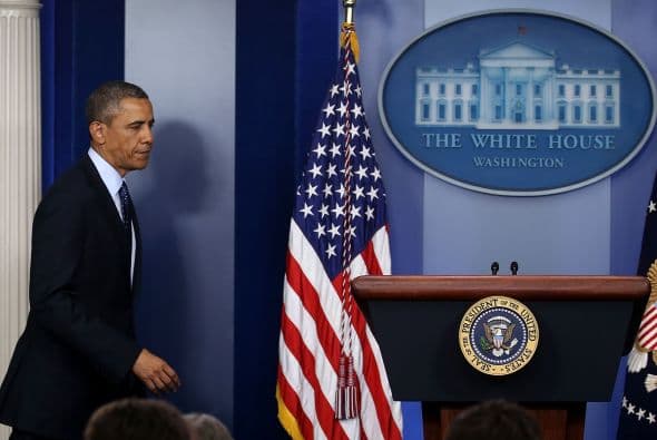La policía de Boston ha hallado al menos dos artefactos explosivos que fueron desmantelados de manera controlada tras las dos explosiones ocurridas durante el maratón, y ha informado de un tercer incidente con fuego en la biblioteca presidencial John Fitzgerald Kennedy de Boston, aunque no está claro si este suceso está relacionado con las detonaciones.