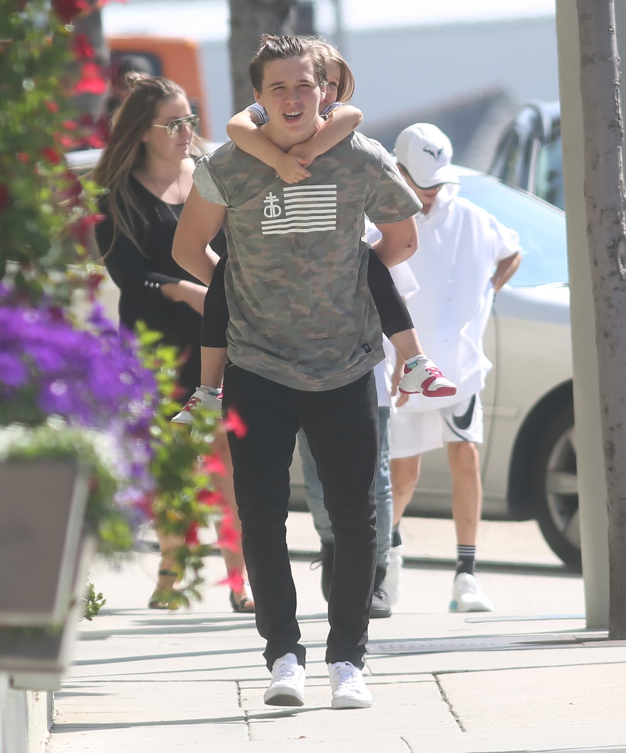 Los hermanitos pasearon por Sunset Boulevard largo rato.