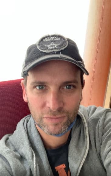 El pasado 19 de marzo la pareja confirmó que ambos habían dado positivo a la prueba de covid-19 y desde ese momento están aislados.