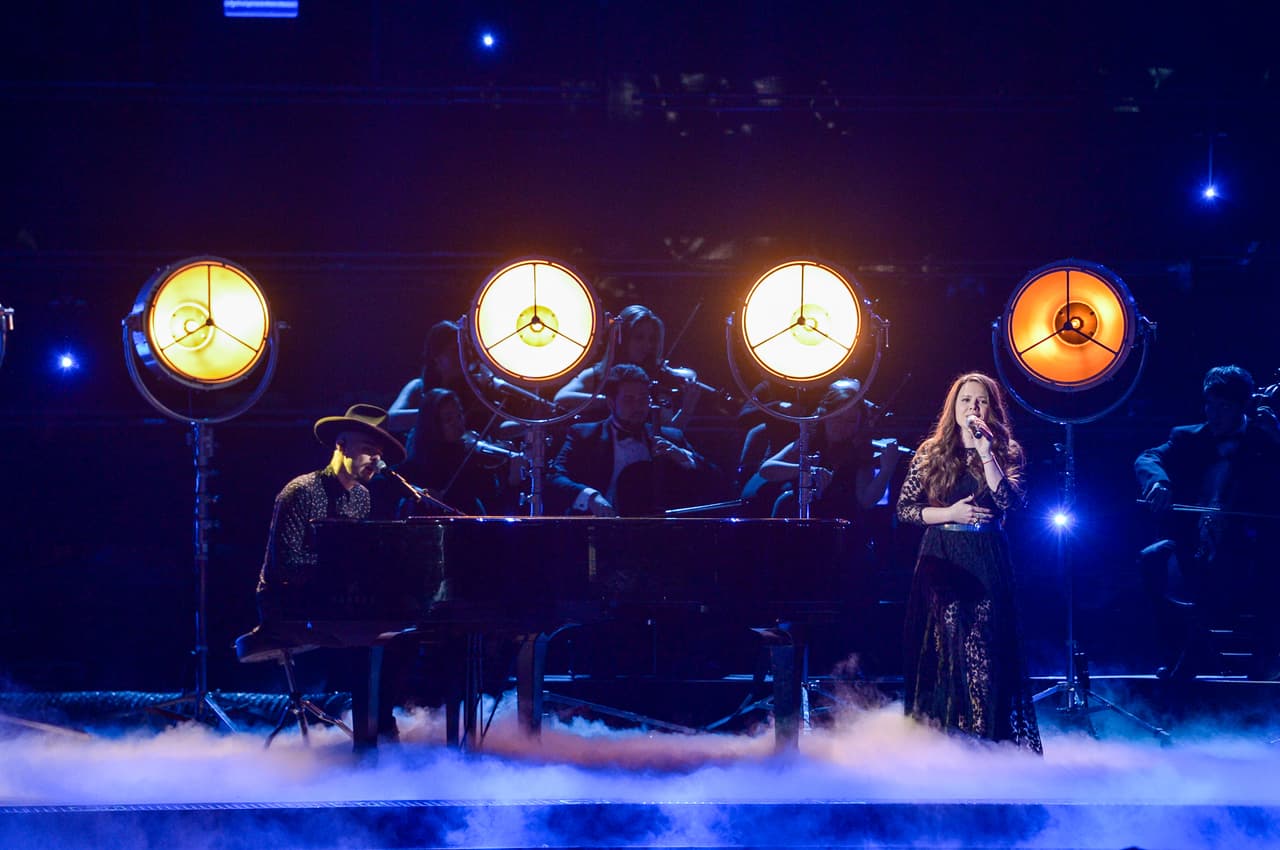 Jesse & Joy llenaron de romanticismo la noche con la mágica interpretación del tema 'Ecos de amor'.