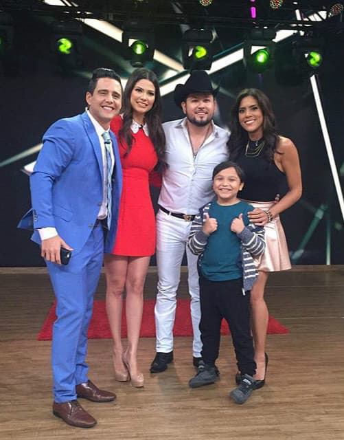 A Matthew le encanta hacer entrevistas a lado de sus compañeros.