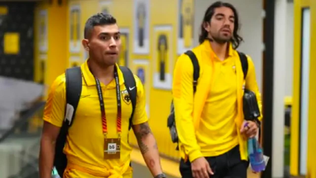 Pineda y Pizarro juegan en triunfo del AEK Atenas ante Aris