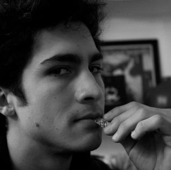 A pesar de los madrugones, siempre está de buen humor y todos disfrutan mucho con sus bromas.
<br>