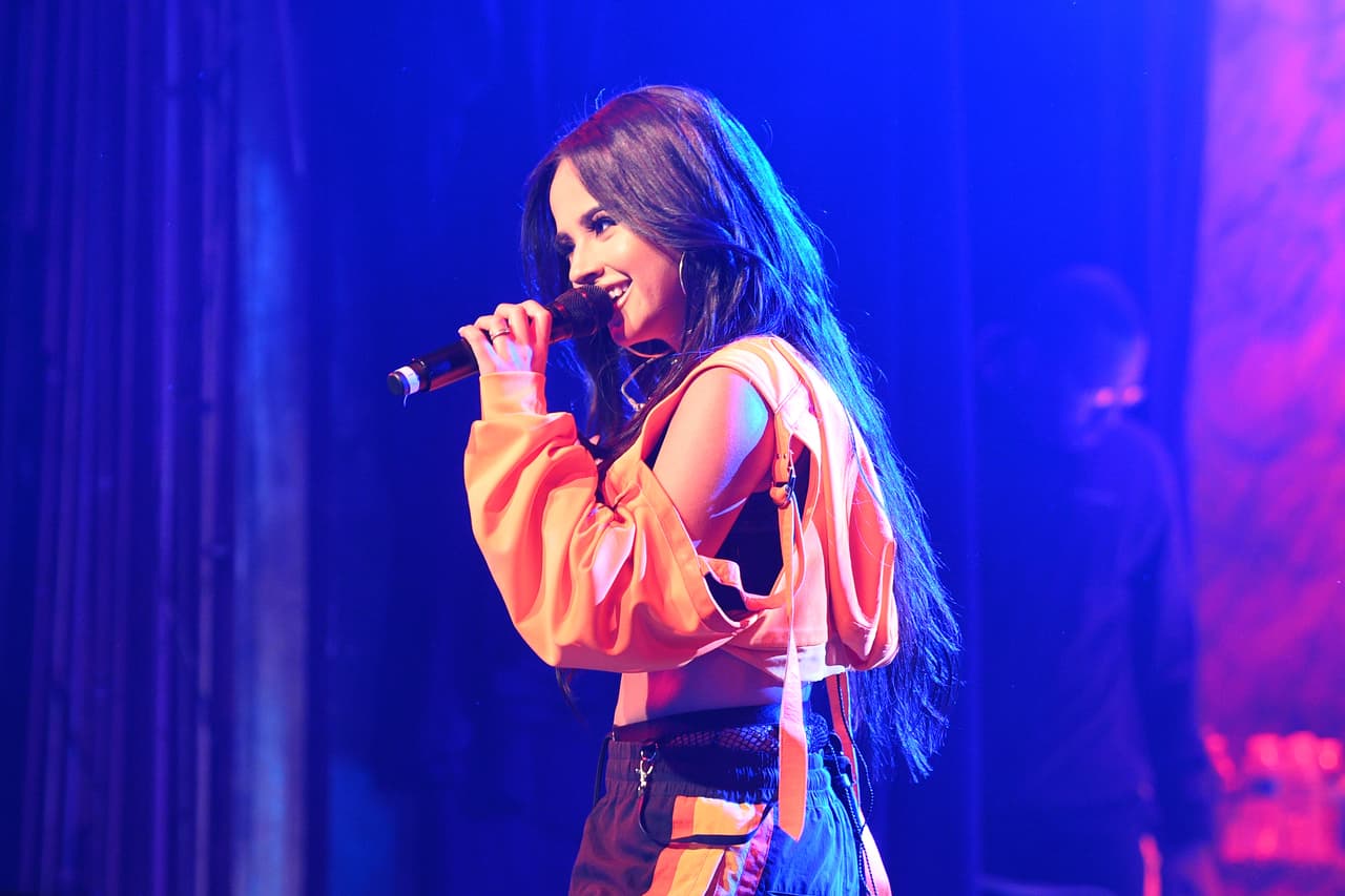Becky G estrena esta semana el video de su nuevo sencillo 'Little Black Dress' y 
<b><a href="https://www.univision.com/especiales/premio-lo-nuestro/alejandra-espinosa-y-mas-estos-seran-los-encargados-de-presentar-premio-lo-nuestro-2019-fotos">el próximo 21 de febrero se sabrá cuántos Premios Lo Nuestro se llevará a casa</a></b>, luego de la gala que será transmitida por Univision a las 7 pm/6 Centro.