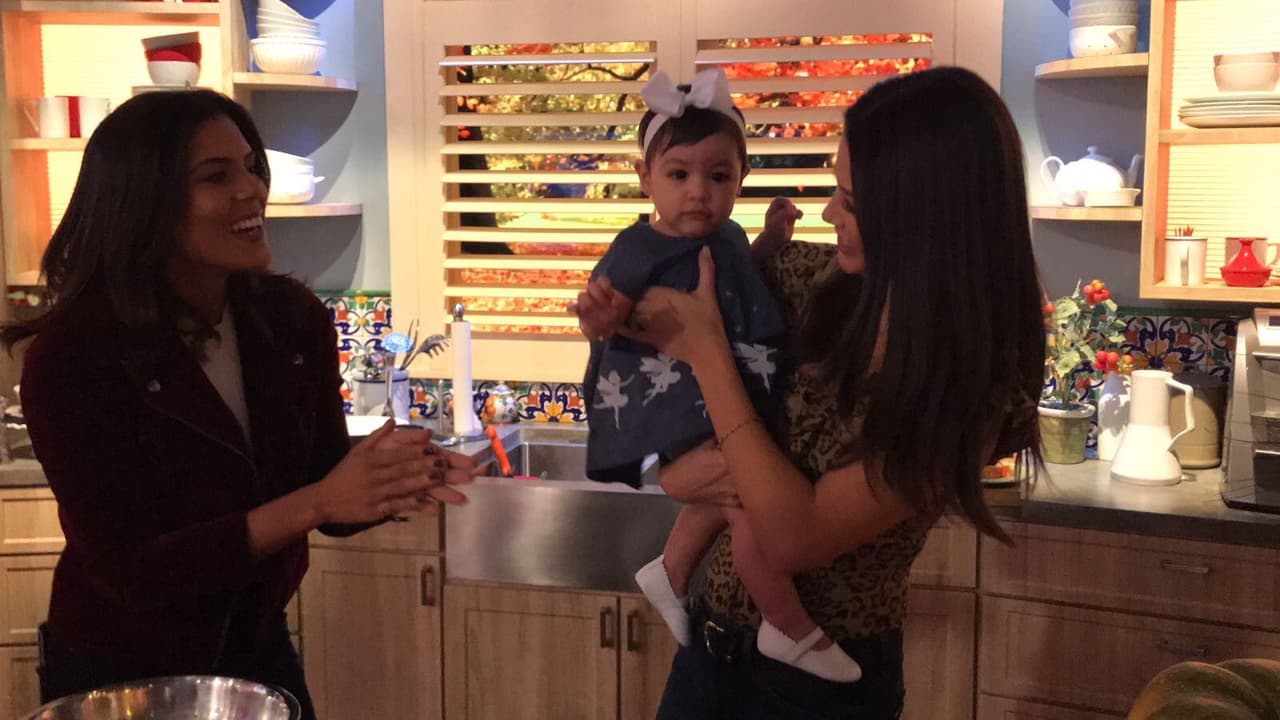 Francisca aplaudía y cantaba para la pequeña, que estaba atenta a todo lo que pasaba a su alrededor.