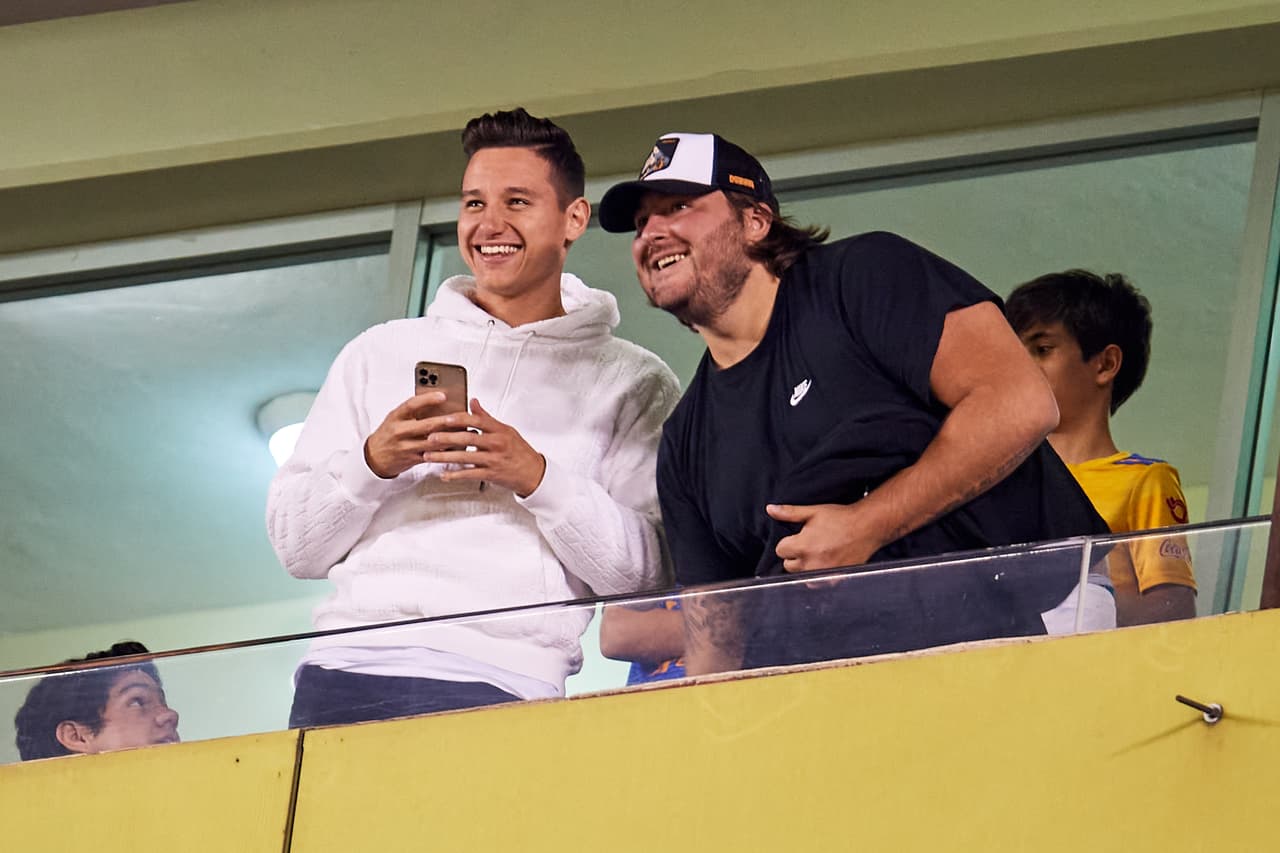 Con doblete de André-Pierre Gignac, Tigres venció a Chivas en el ‘Volcán’ y se metió de lleno en los puestos por calificar directo a Cuartos de Final, mientras que el Rebaño Sagrado está al borde del rotundo fracaso.