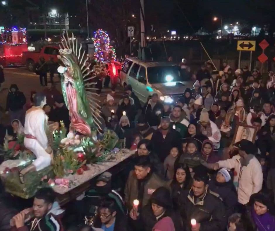 Reconocida como el gran milagro de México, la nana Guadalupe o Tonantzin, la madre tierra de los aztecas,las celebraciones del 11 y 12 de diciembre son la muestra máxima de la pasión y el amor con el que los feligreses siguen a la Virgen.