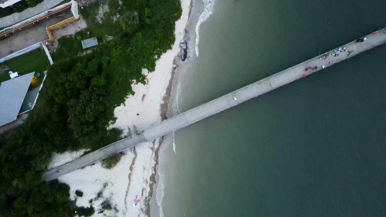 La zona cuenta con otras atracciones como muelles para pesca y restaurantes.