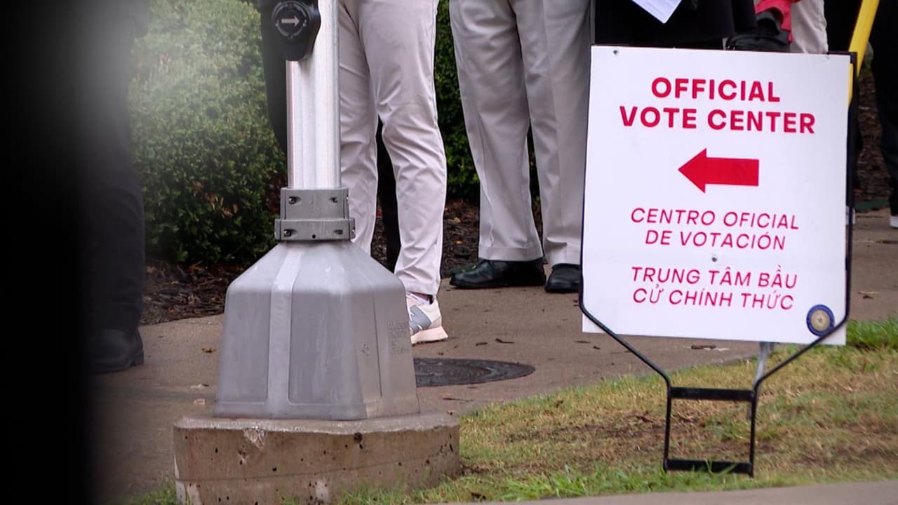 <b>Las casillas estarán abiertas de 7 de la mañana a 7 de la noche.</b> En caso de que haya personas en la fila al cierre, 
<b>permanecerán abiertas para que todos los formados puedan ejercer su derecho al voto</b>. Para recibir actualizaciones en tiempo real sobre las elecciones y otras noticias relevantes en el norte de Texas, únete a nuestro canal de WhatsApp: 
<a href="https://www.whatsapp.com/channel/0029VafZxTzGpLHXXhtL0Y3A" target="_blank">Haz clic aquí</a>.