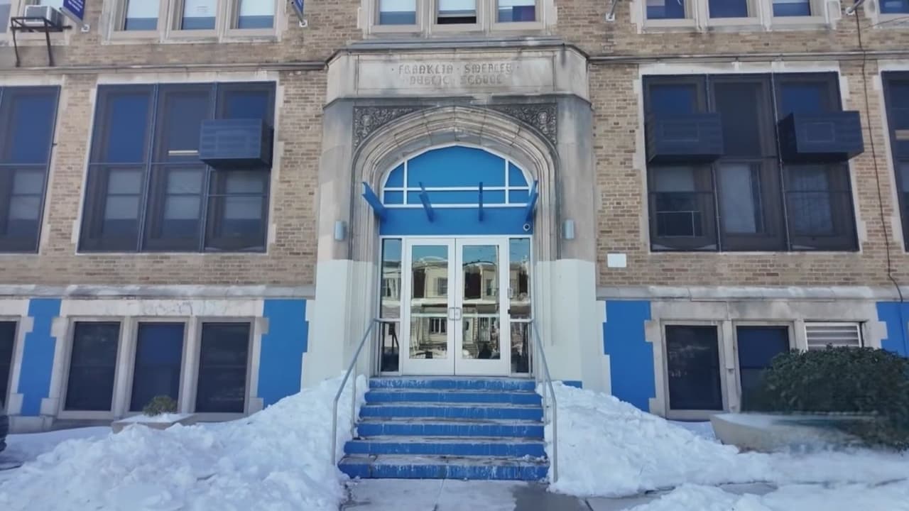 A un año del accidente aéreo: niño sobreviviente retoma la escuela tras una larga recuperación