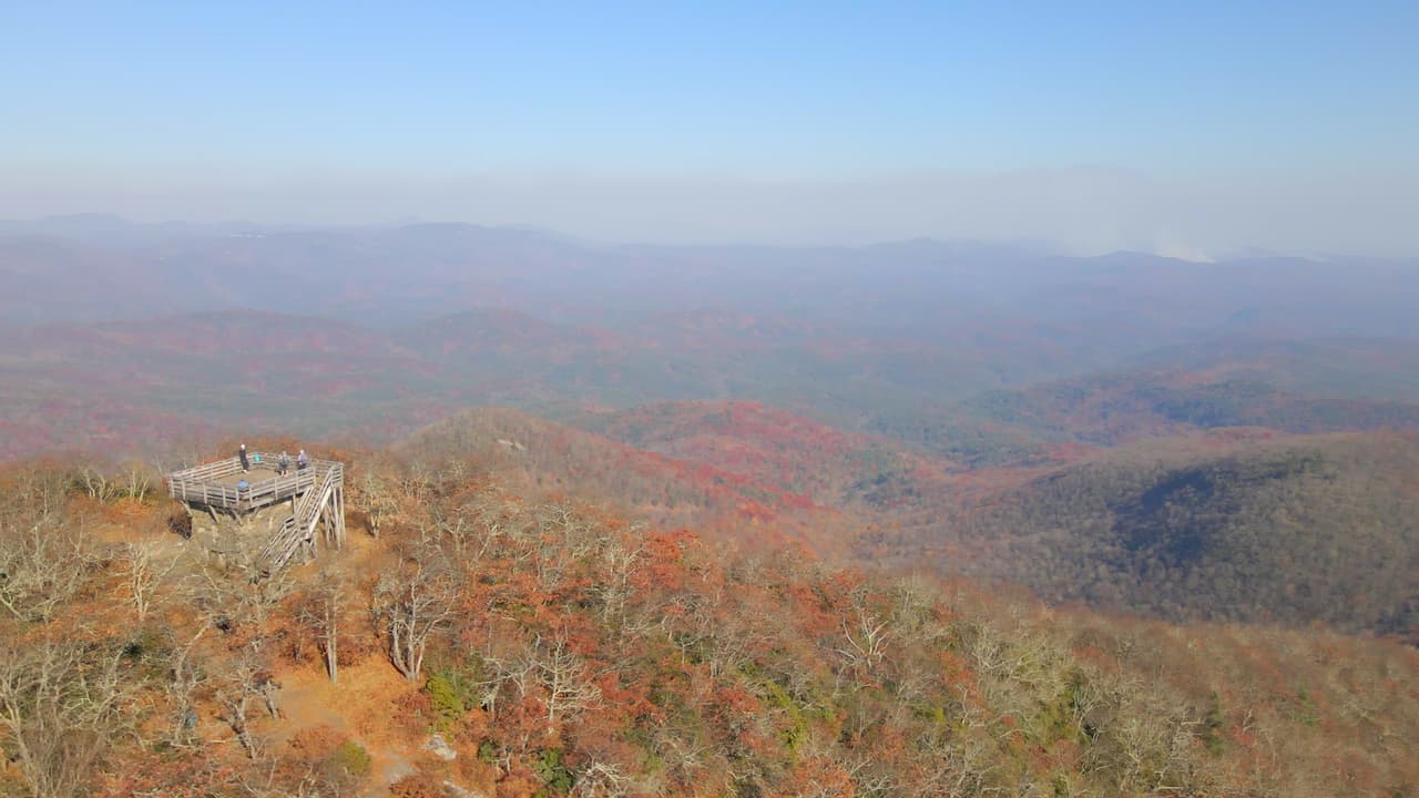 Los visitantes pasan varios minutos en la cima para aprovechar el esfuerzo físico.