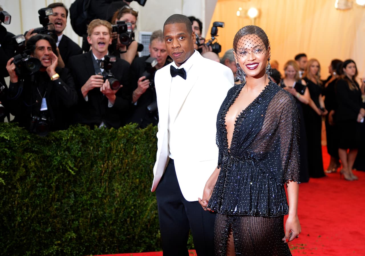 <b>Beyoncé y Jay Z:</b> Todo el poder lo tiene esta pareja formada por 'Queen B' y su influyente marido. Juntos han creado un imperio a partir no solo de sus talentos musicales si no también de sus exitosos negocios. La pareja de empresarios cuentan con marcas de ropa (Ivy Park,Roc-A-Wear, etc), producciones discográficas, y otras inversiones.