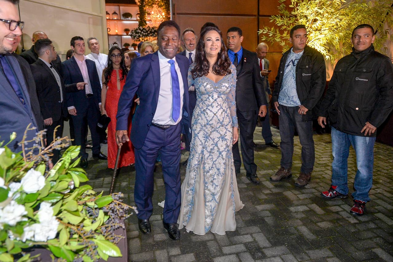 El astro del fútbol juró amor eterno a la empresaria Marcia Cibele Aoki.