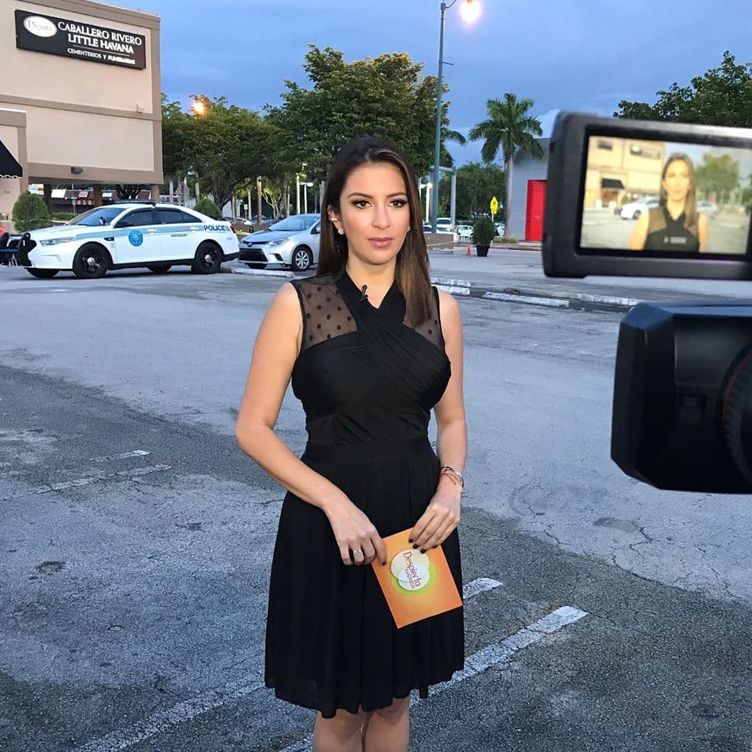 Maity Interiano estuvo a cuadro reportando desde la funeraria donde posan los restos del catante José José.