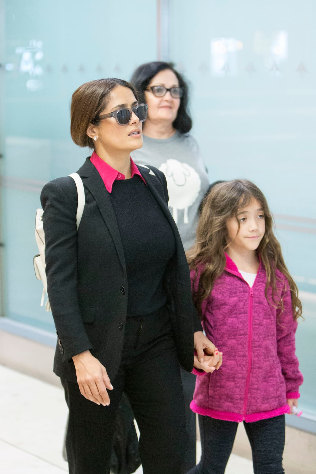 Según Hayek, las dos mujeres llevan tiempo amenazándola en persona, por teléfono y por correos.