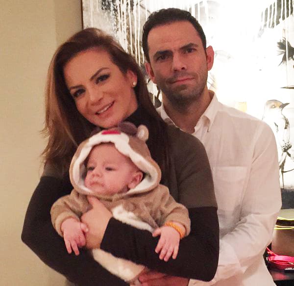 La feliz pareja no deja ni a sol ni a sombra a su primogénito, y es que ambos tienen el corazón y la mente puestos en él. ¿Crees que León es el bebé más adorable de las redes sociales?