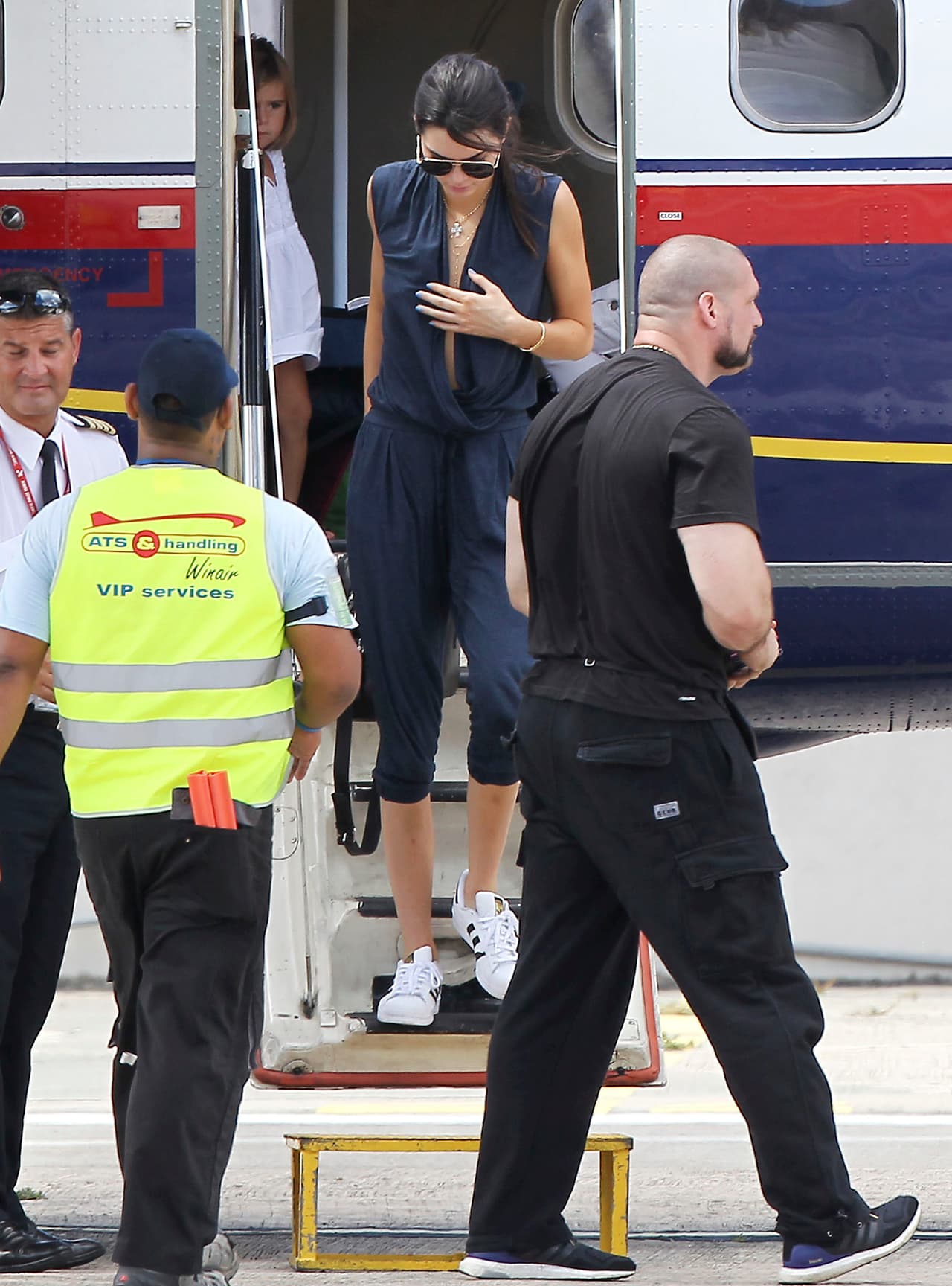 La primera en bajarse fue Kendall Jenner.