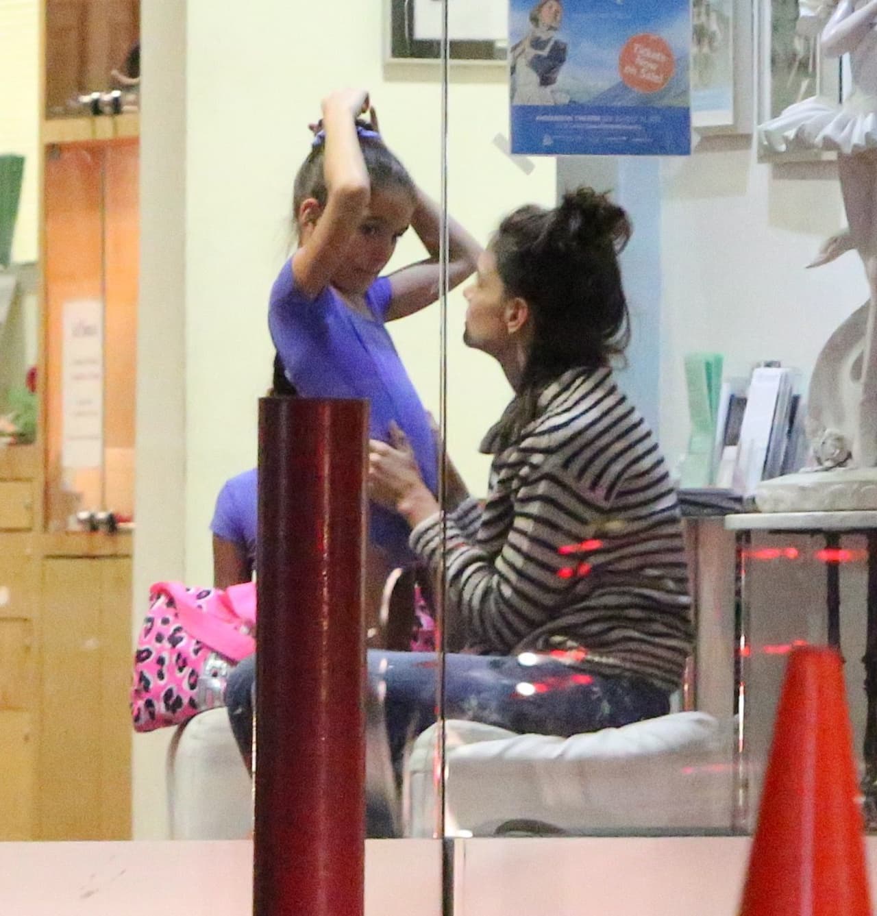 Dentro del estudio de baile.