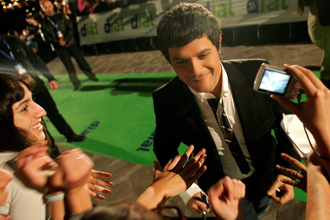 ¿Dónde están los "Sanzeros"? Escribimos Sanzeros, no salseros ¿eh? Estos chicos y chicas aman con locura a Alejandro Sanz y lo siguen muy de cerca.