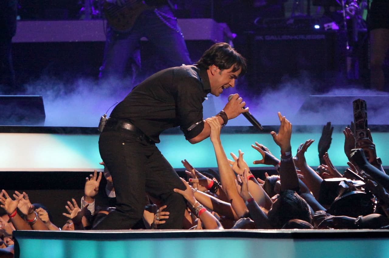 Tal parece que las mujeres que sueñan con el intérprete de "Yo no me doy por vencida" han decidido llamarse "Fonsitas". So cute!