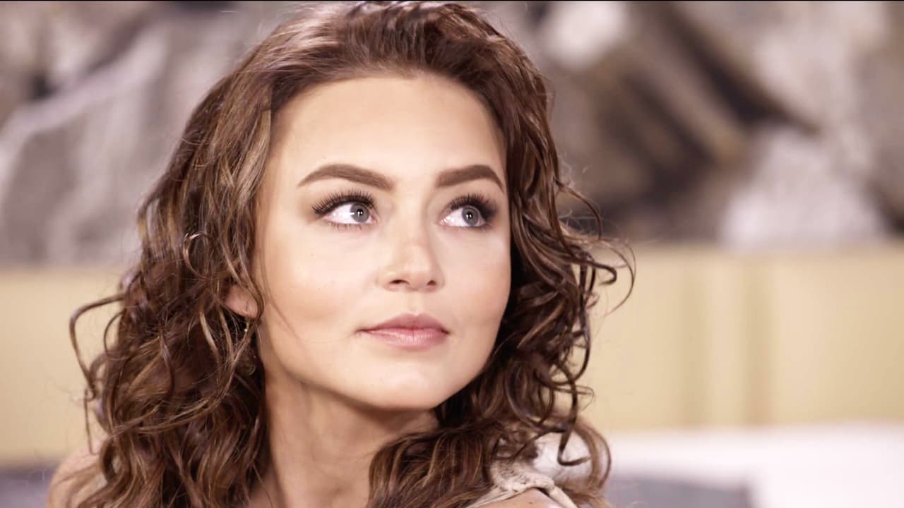 La alegre Ana Lucía estaba nuevamente ante su rival de amores.