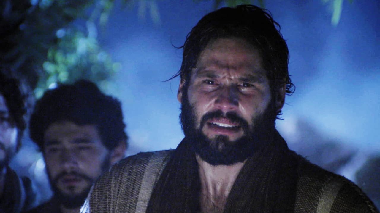 Los guardias del palacio llegaron al Monte de los Olivos para 
<b>capturar</b> a Jesús. Con el objetivo de identificarlo, 
<b>Judas Iscariote</b> les dijo que le daría un 
<b>beso</b>. Más tarde, el remordimiento se apoderó de Judas Iscariote y por ello se quitó la vida colgándose de un árbol.