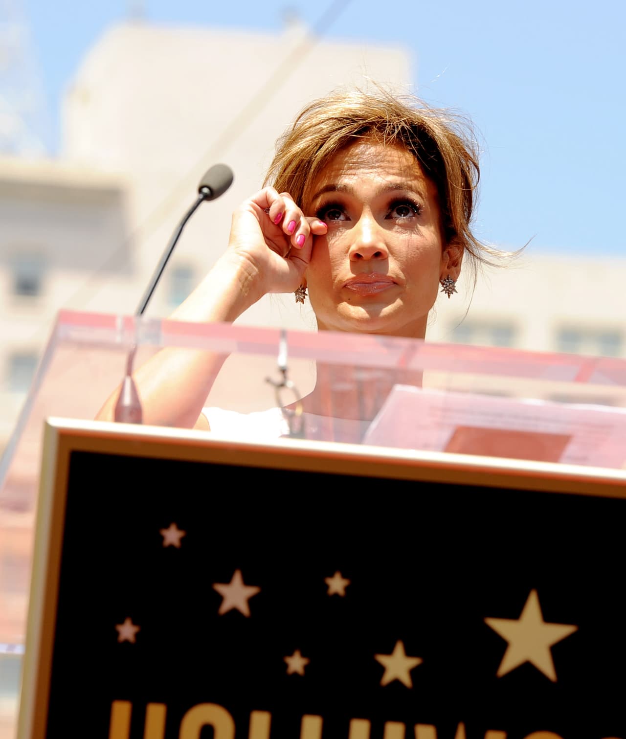 Años más tarde recibió su estrella en el paseo de la fama de Hollywood y allí no pudo evitar emocionarse.