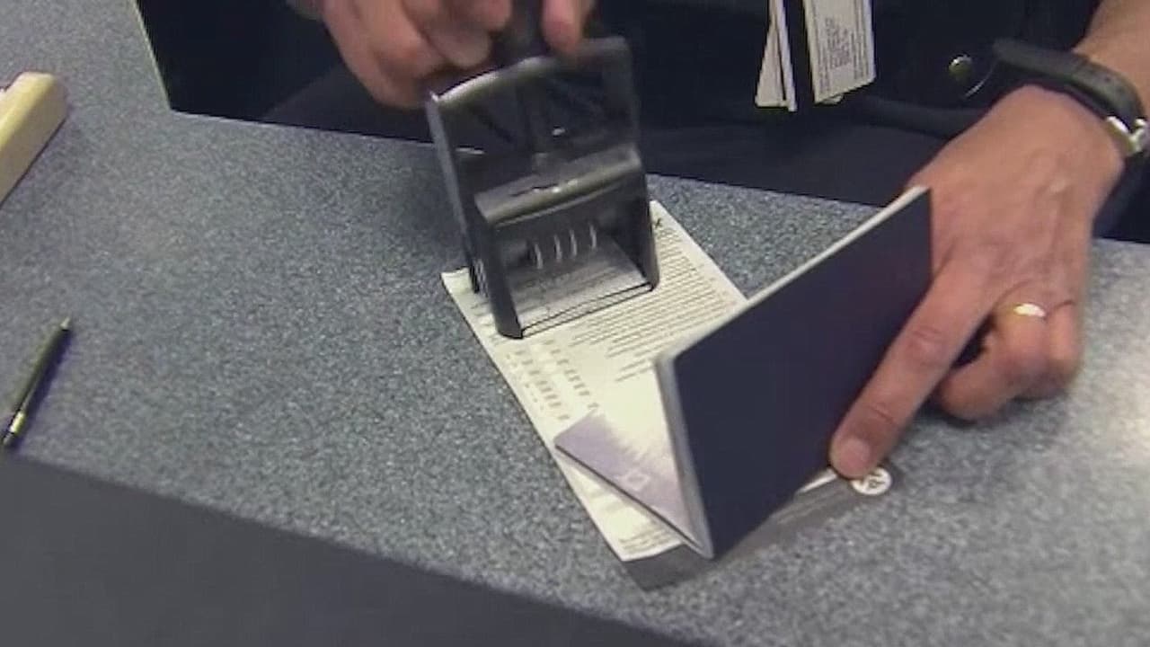 “No es una visa de esclavitud, es una visa de trabajo”: un abogado de inmigración explica las claves de la visa H-2B