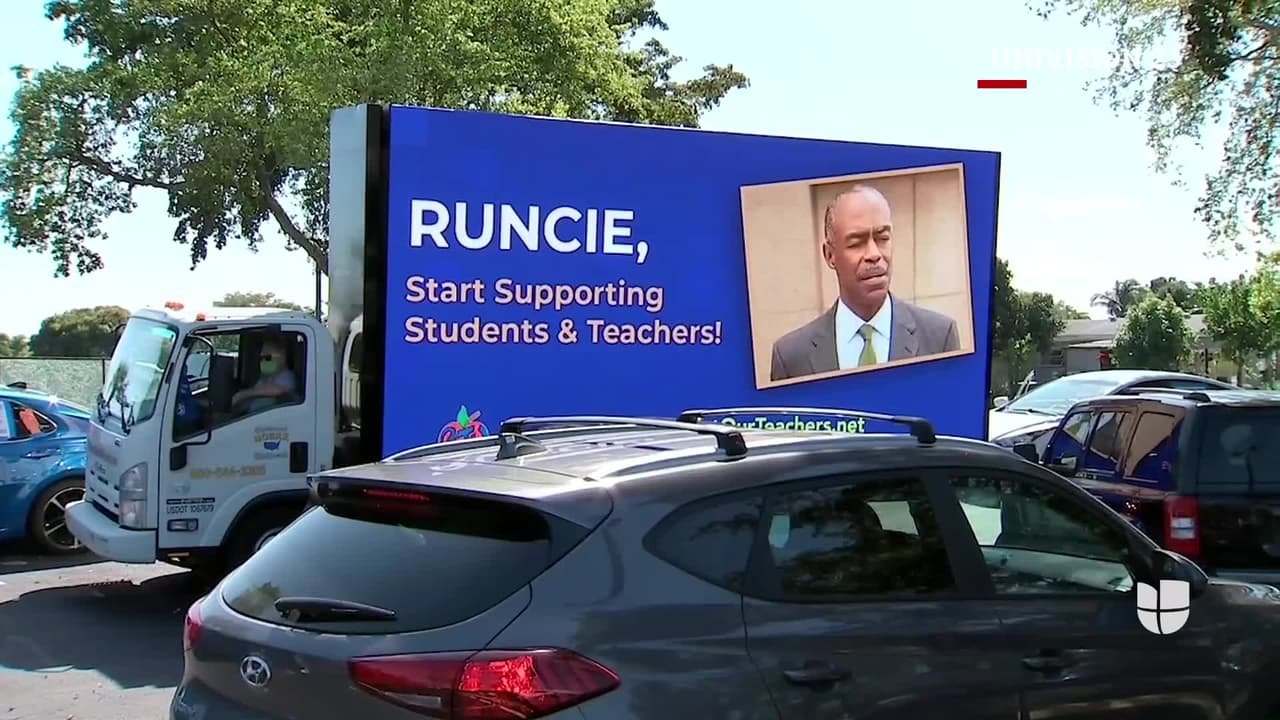 Maestros de Broward protestan por medida que los obliga regresar a las escuelas