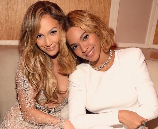Beyoncé admira tanto a Jennifer Lopez que a lo largo de los años le ha copiado algunos de sus mejores looks. ¡Mira y compara!