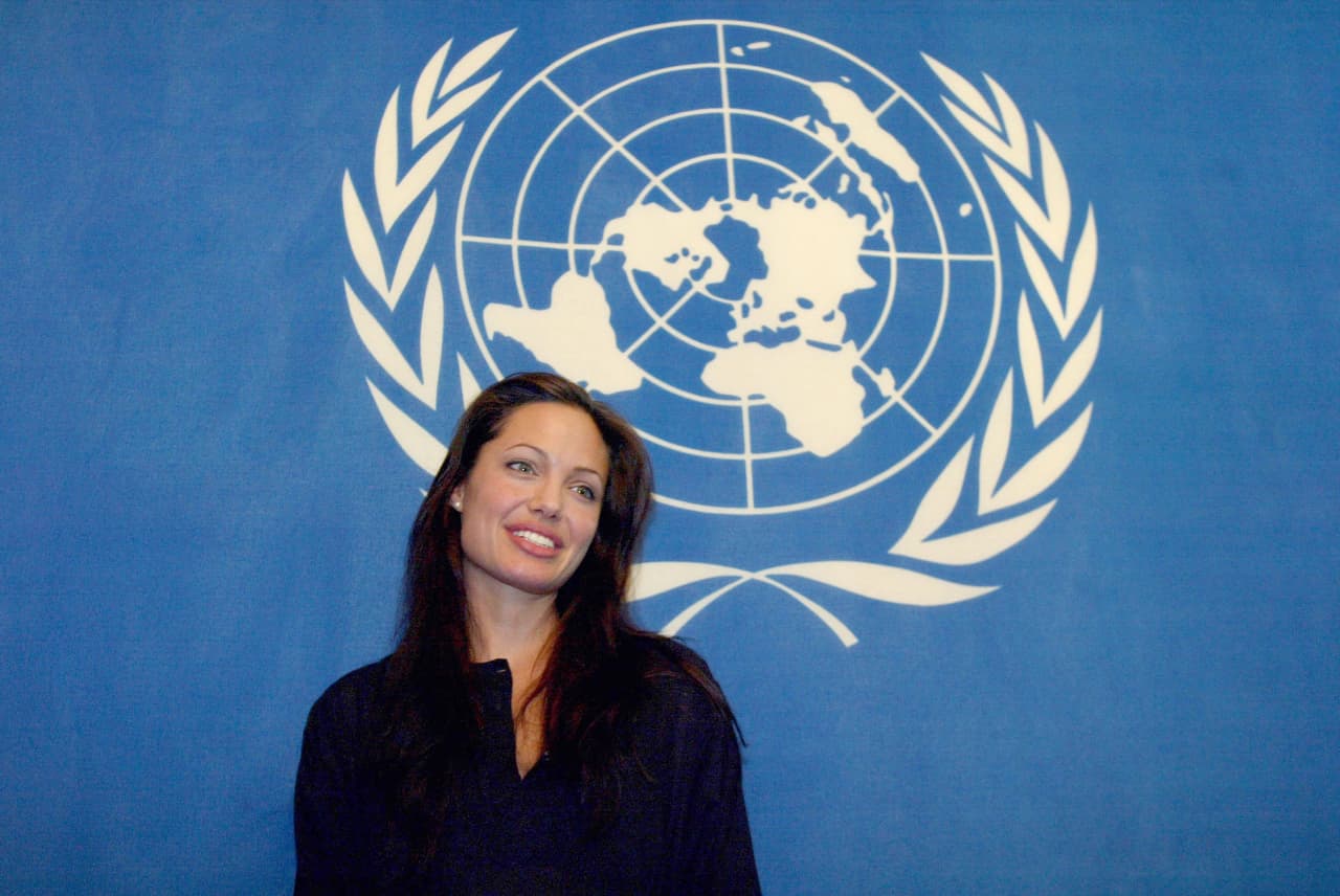 La estrella estadounidense indicó que tiene los atributos -sin esqueletos en su armario, una barbilla dura y una actitud abierta- pero dijo que también estaba contenta con su papel actual como Enviada Especial de la ONU.