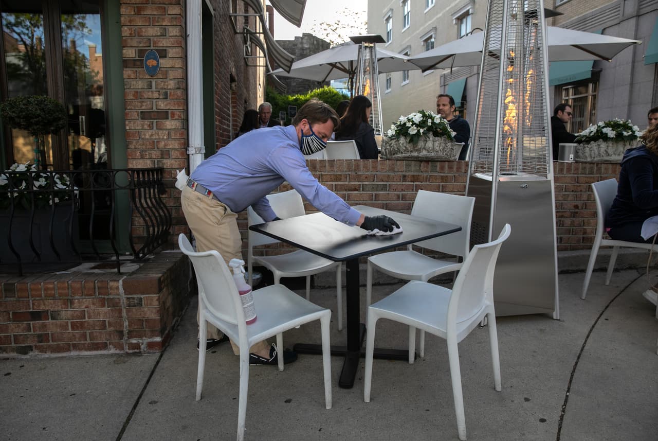 Chicago lanza guías para cenar al aire libre en los restaurantes durante el otoño y invierno