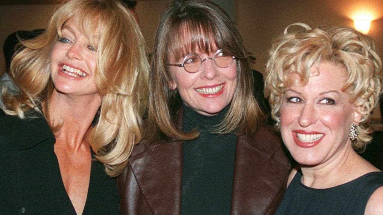 En esta foto, Diane Keaton (al centro) aparece junto a Goldie Hawn (izq.) y Bette Midler (der.) en la premiere de la película 'The first wives club' en septiembre de 1996.