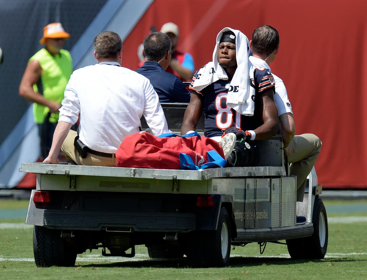 <b>CAMERON MEREDITH – WR, Chicago Bears</b>
<br>Meredith sufrió una de las lesiones más aparatosas durante el tercer juego de la pretemporada. Una lesión brutal que de inmediato se supo lo marginaría todo 2017. El receptor revelación el año pasado sufrió ruptura de ligamento cruzado y no hay quien lo supla en el ataque de los Bears.