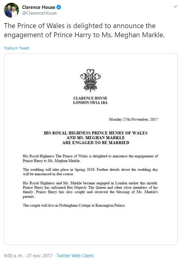 Hace dos años el príncipe Carlos anunció el compromiso de su hijo menor a través de un comunicado oficial: "Su alteza real, el príncipe de Gales, se complace en anunciar el compromiso del príncipe Harry con la Sra. Meghan Markle".
<br>