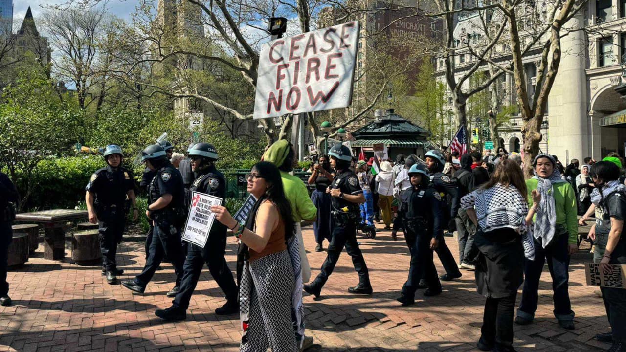 <b>"Alto al fuego ahora"</b>, era una de las peticiones de los manifestantes pro Palestina, en las calles de Brooklyn.