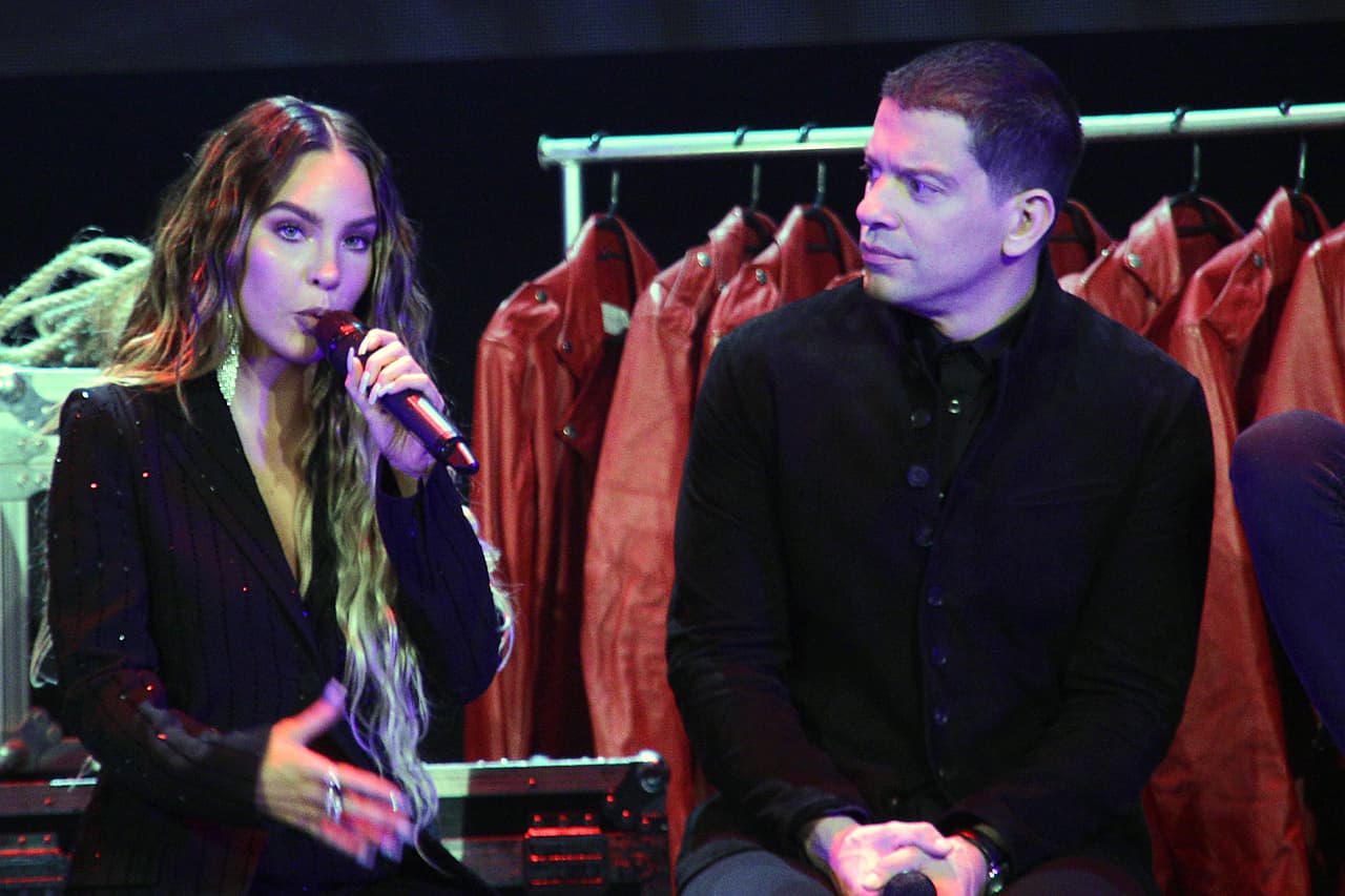 Cuando se le preguntó directamente a Belinda qué había pasado con Lupillo Rivera, su expareja y colega, la artista ni siquiera lo mencionó por nombre. "Para mis compañeros de 'La Voz', estoy aquí con Yahir. Y a todos los demás, a todos mis compañeros de 'La Voz', les deseo lo mejor y los quiero mucho".