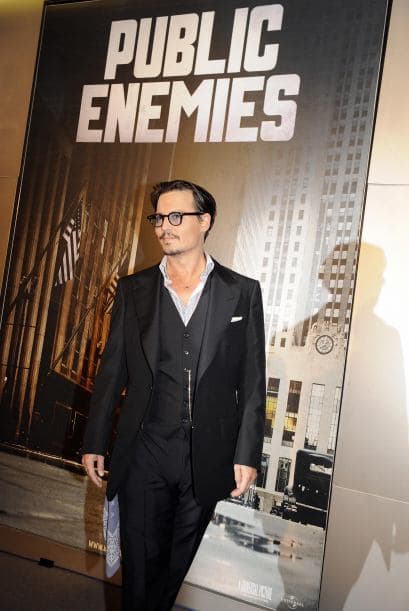 JOHNNY DEEP- El primer trabajo de este galán de Hollywood sin duda no fue el mejor remunerado ya que, de acuerdo con medios, trabajó atendiendo una gasolinera.