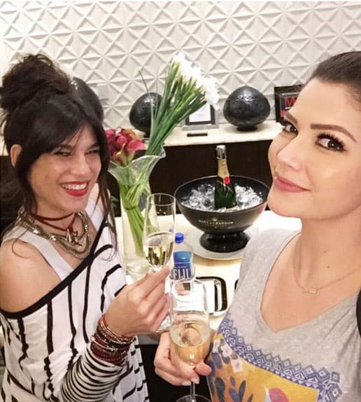 ¡Salud! Ana y Millie estuvieron muy consentidas desde su llegada.